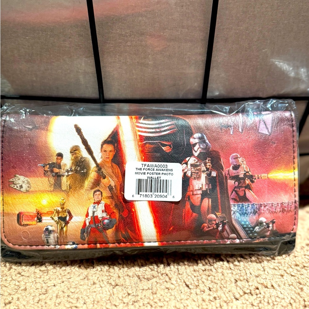The force awakens Star Wars movie poster photo wallet loungefly new with tags